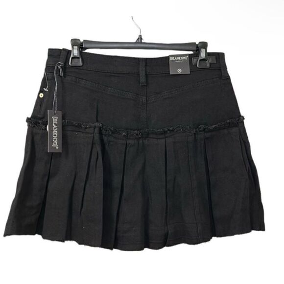 Blank NYC Black Mini Pleated Black
Skirt(Size 30) - Picture 4 of 11